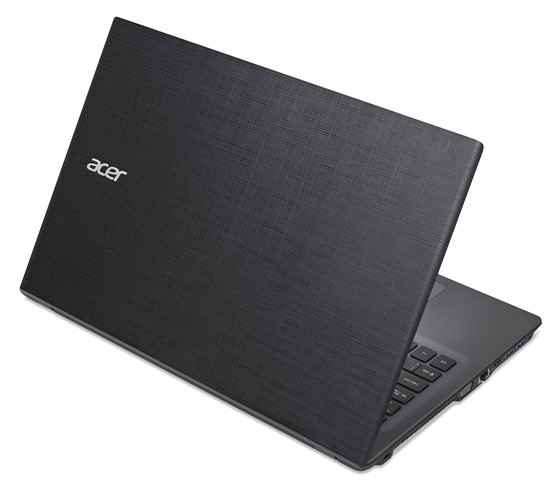 Schwarzer Laptop, geschlossen, mit Acer-Logo. Winkelansicht, weißer Hintergrund.