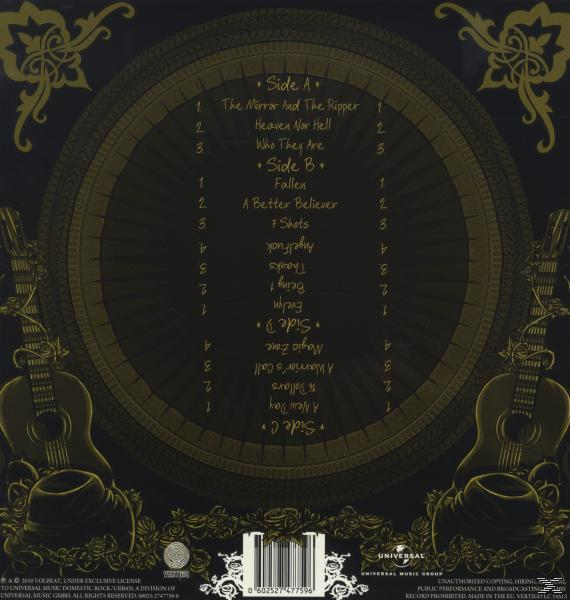 Rückseite einer CD mit goldenen Akzenten, Songliste und einer Gitarre auf jeder Seite.