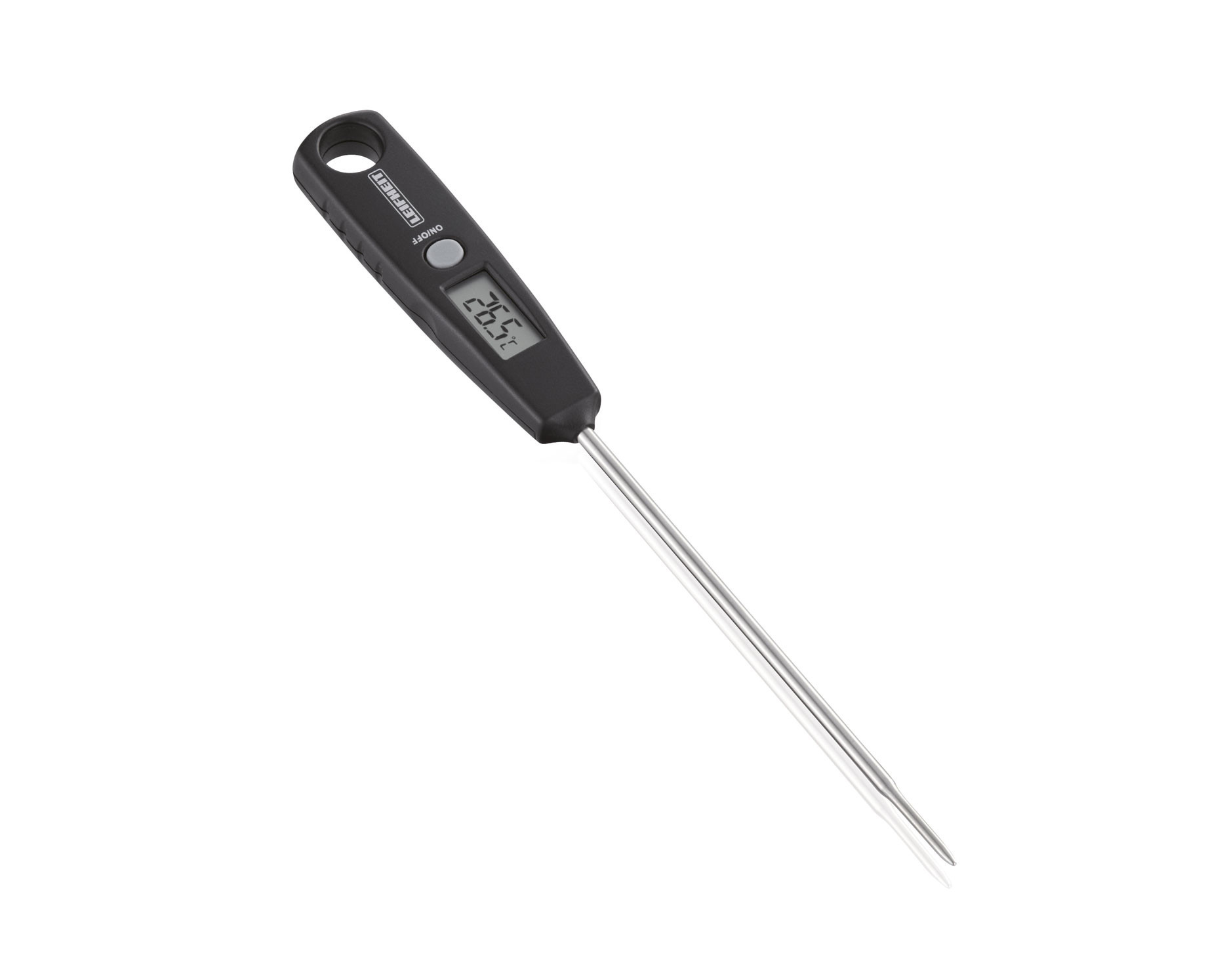 Schwarzes digitales Lebensmitteltemperaturmessgerät mit einer Stahlsonde. Zeigt 26,5. Auf weißem Hintergrund.