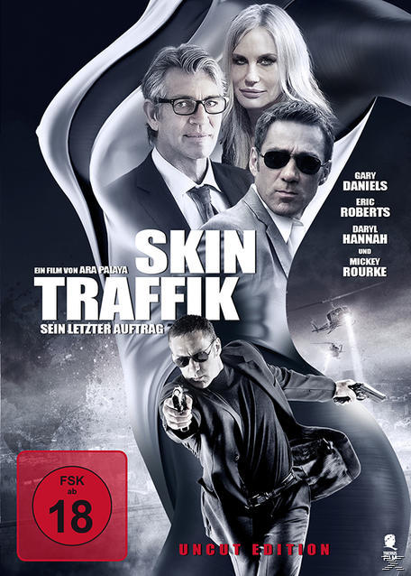 Filmplakat für 'Skin Traffik'. Schauspieler sind u.a. Gary Daniels, Eric Roberts und Daryl Hannah. Ein Mann zielt mit einer Waffe.