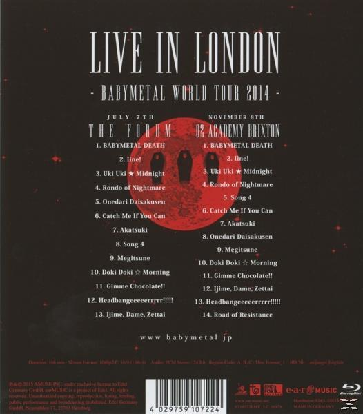 Babymetal Konzert-DVD-Cover listet Songs, Tourdaten und Veranstaltungsorte in London.