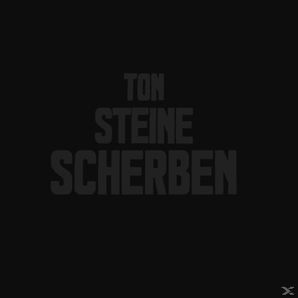 Schwarzer Hintergrund mit grauem Text 'TON STEINE SCHERBEN'. Die Wörter sind gestapelt.