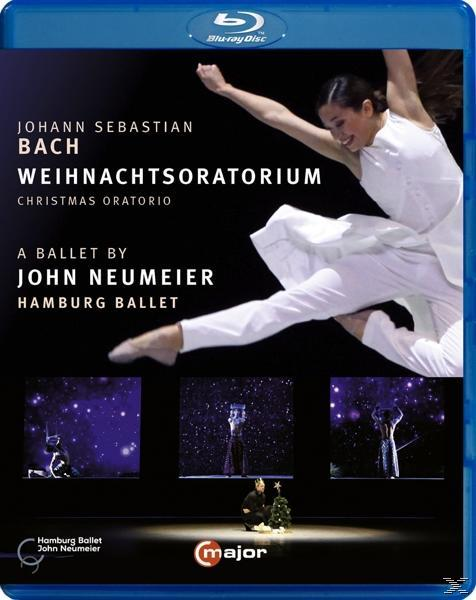 Ballettscheibe. Eine Tänzerin in Weiß springt. Text: Johann Sebastian Bach Weihnachtsoratorium. Hamburg Ballet.