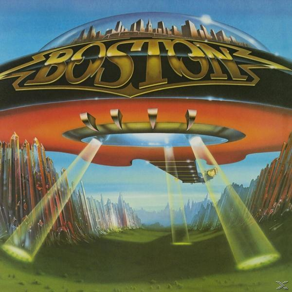 Albumcover von Boston, einer Band. Es zeigt ein UFO über einer Stadt mit dem Bandnamen in Gold.