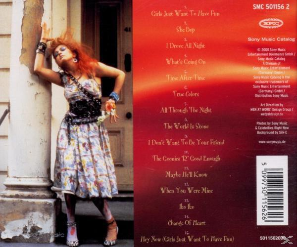 CD-Cover mit einer Frau, die sich an eine Wand lehnt, Text rechts.