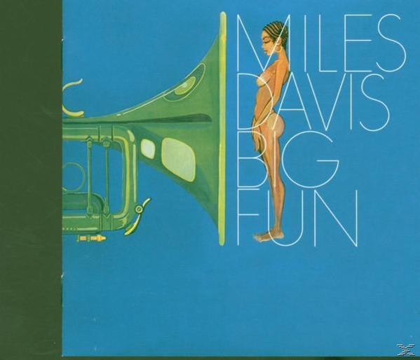 Albumcover: Miles Davis, 'Big Fun'. Frau und Trompetenillustration. Blauer Hintergrund und künstlerisches Design.