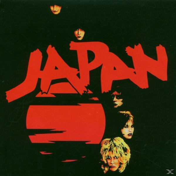 Albumcover: 'Japan'. Roter Titel über schwarzem Hintergrund. Gesichter der Bandmitglieder unten.