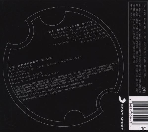 Albumrückseite mit weißem Text auf schwarzem Hintergrund, mit dem Logo 'SONY MUSIC'.