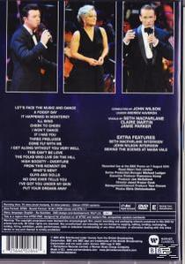 DVD-Rückseite mit drei Personen auf der Bühne und einer Liste von Liedern.