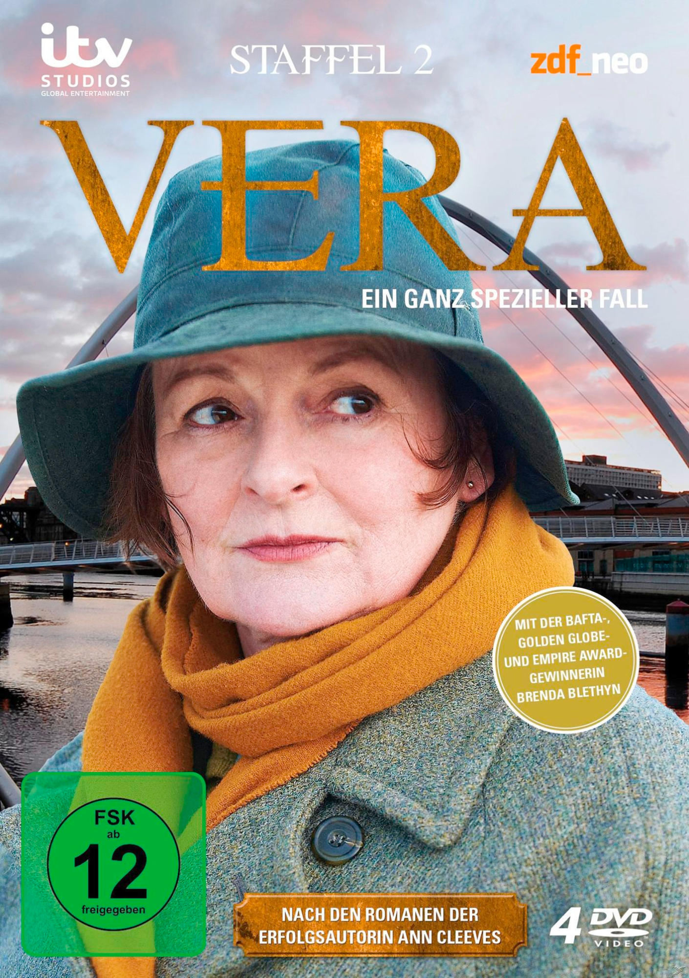 Frau mit Hut, Jacke und Schal. Titel: 'Vera'.