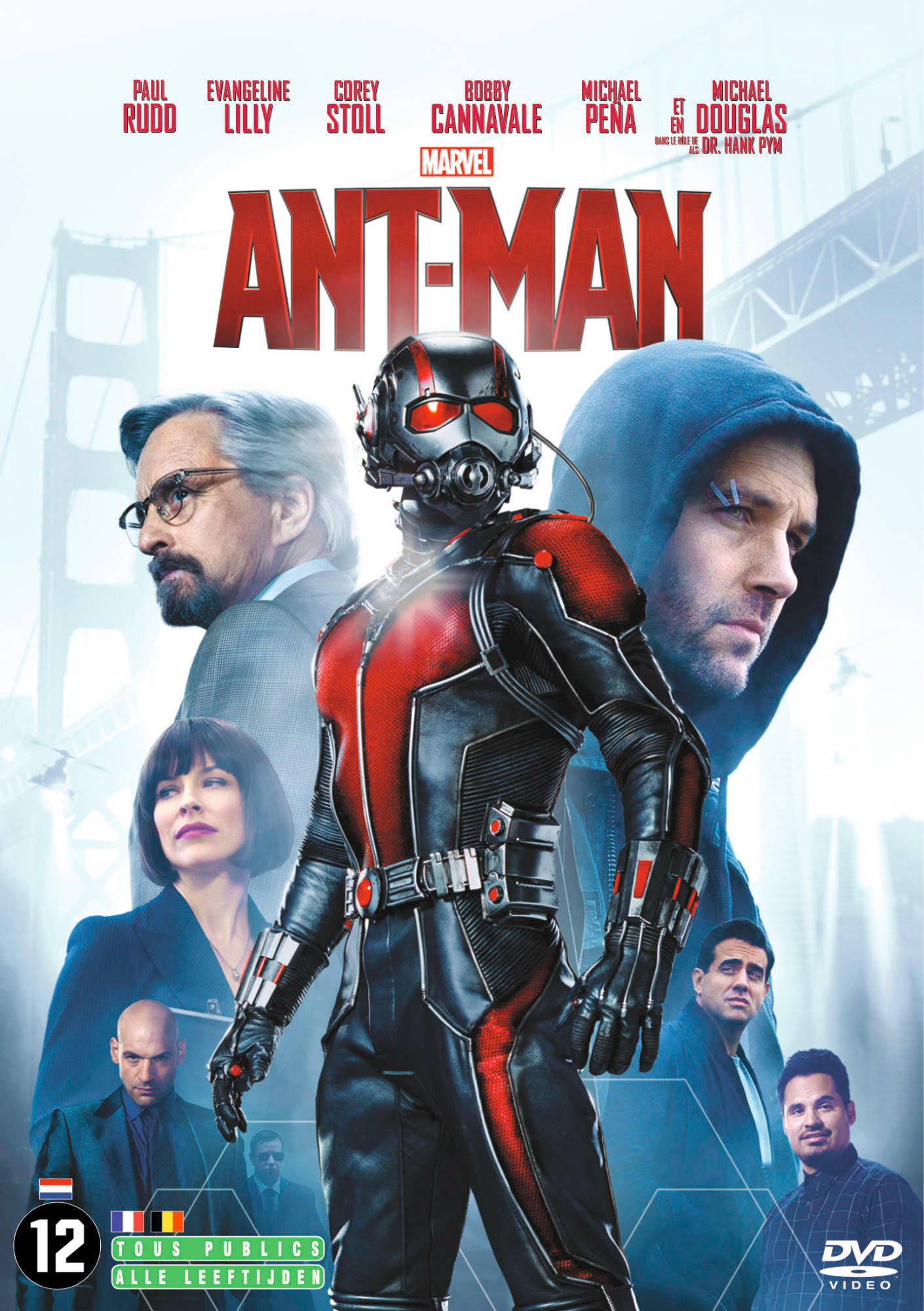 Affiche du film Ant-Man avec plusieurs acteurs. Ant-Man en costume est centré.
