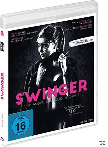Blu-ray-Hülle mit Filmplakat. Frau mit Maske, Titel SWINGER, blaue Altersfreigabe. Deutscher Text.