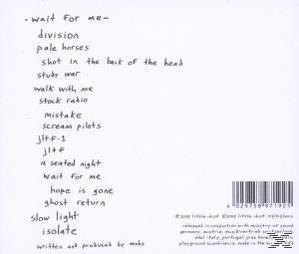 Albumcover: Rückseite mit handschriftlicher Liste von Songs in Schwarz auf weißem Hintergrund.