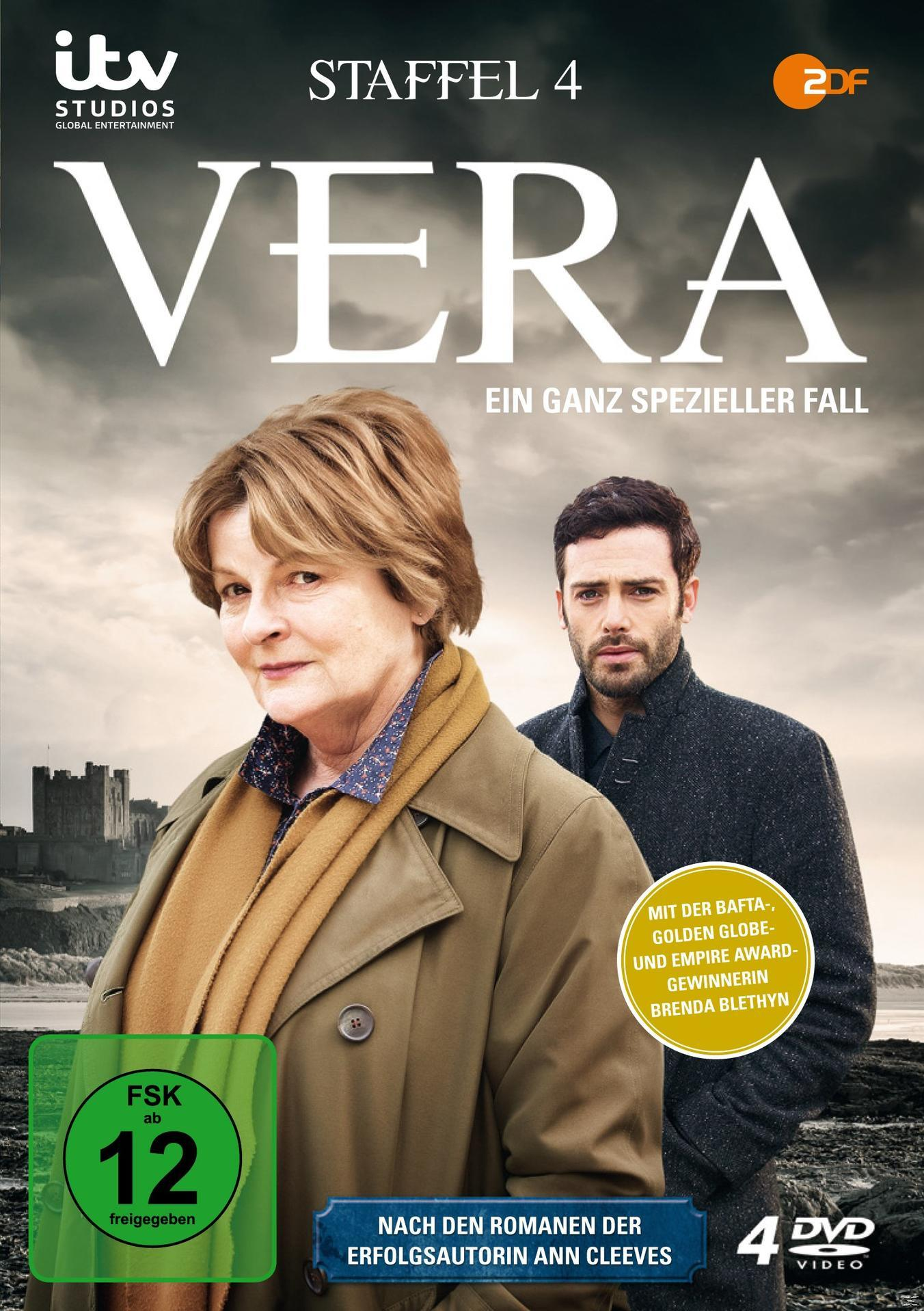 TV-Show-Cover: Vera. Zwei Personen in einer Szene, eine Frau im Trenchcoat und ein Mann dahinter.