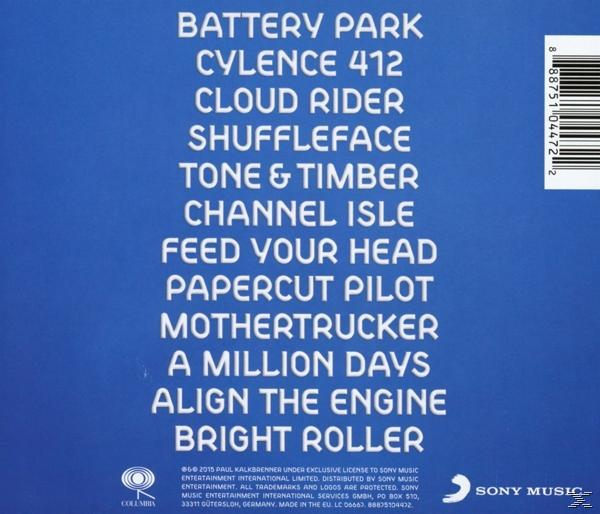 Rückseite einer Musik-CD mit Titelliste auf blauem Hintergrund.