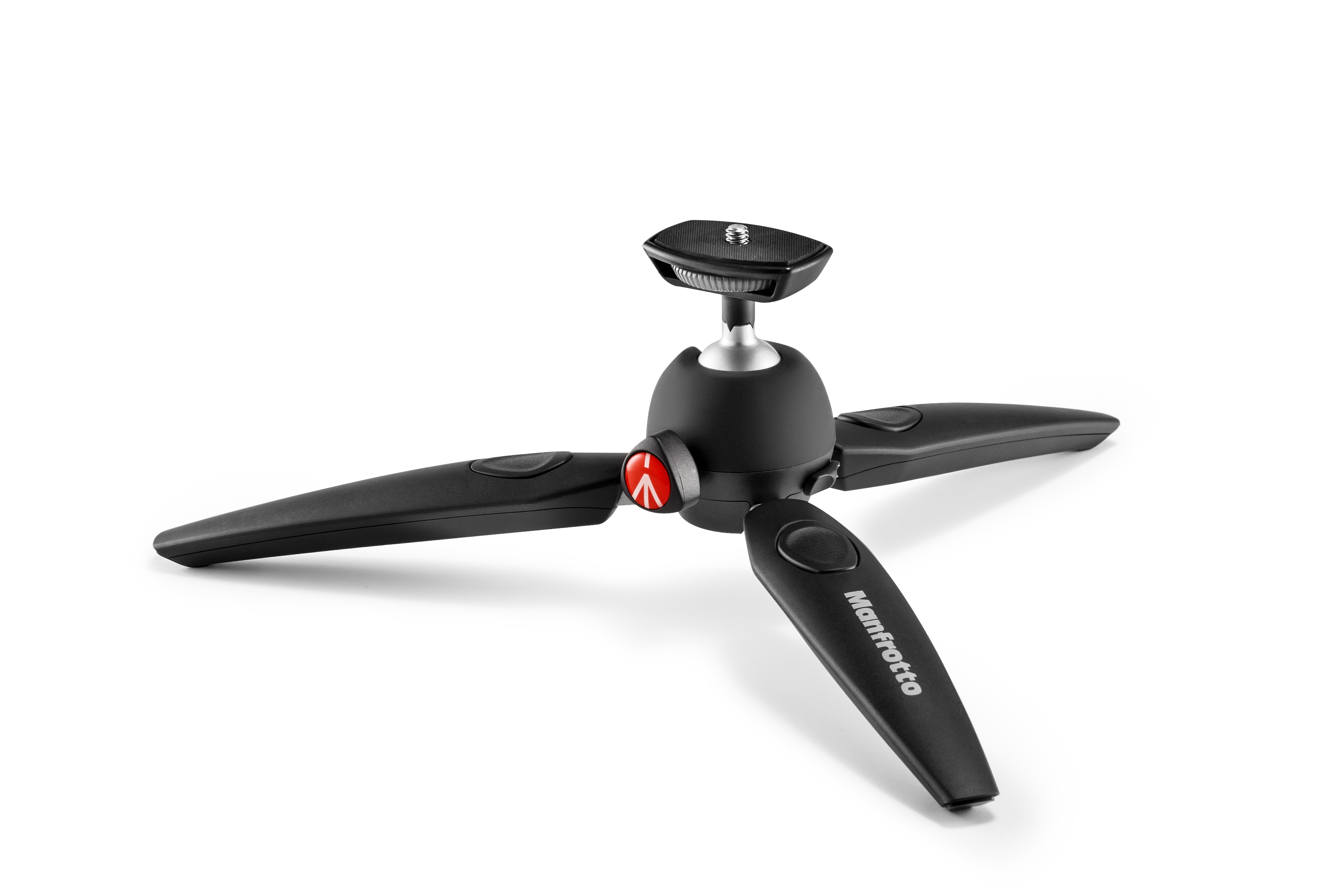 Schwarzes Manfrotto-Stativ, drei Beine ausgeklappt, auf weißem Hintergrund.