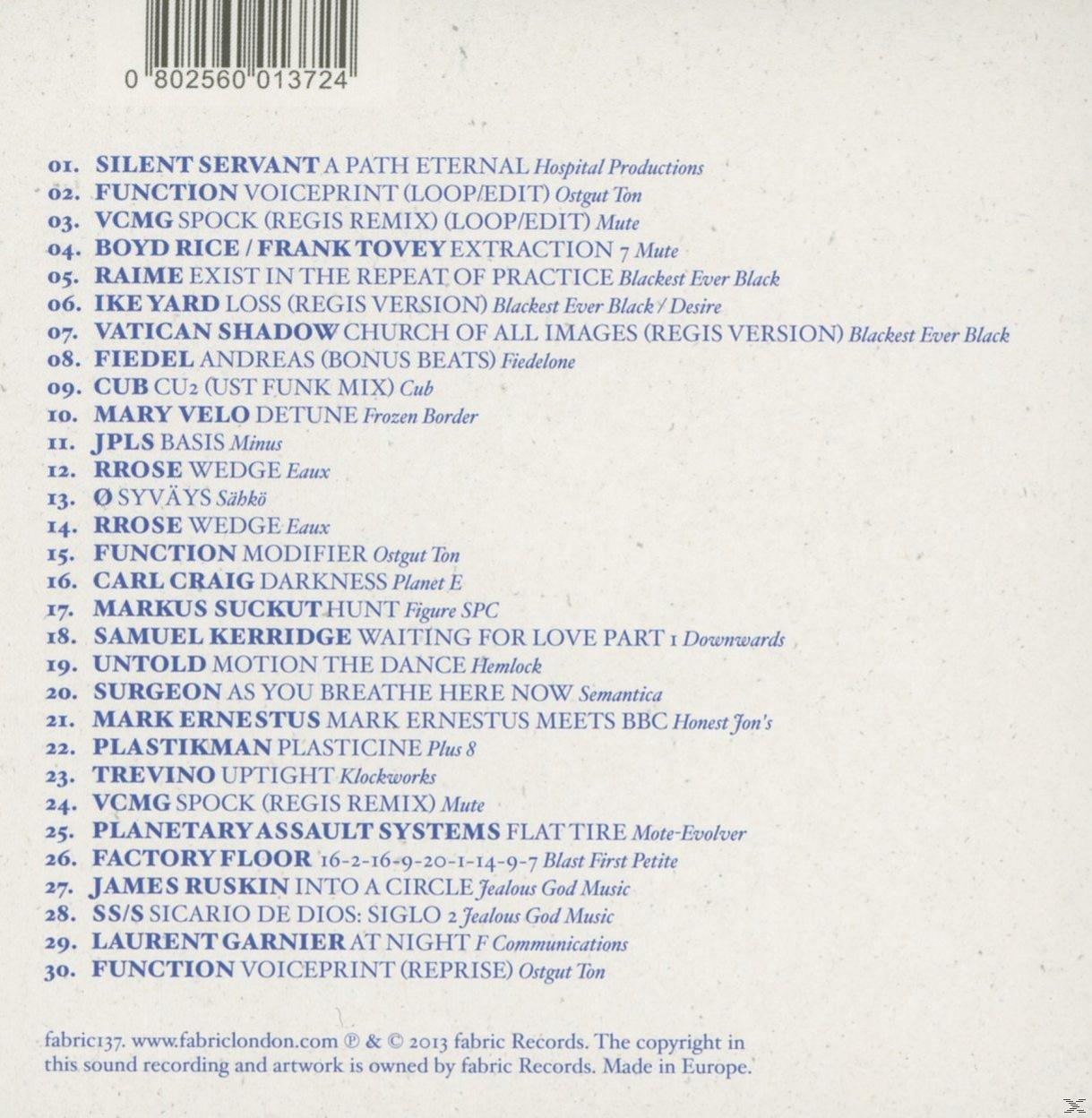 CD-hoes met een tracklist.