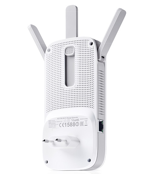 White Wi-Fi range extender with antennas. It is on a white background.