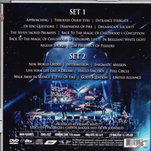 Rückseite einer DVD-Hülle. Text listet Songtitel, eine Bühnenszene mit Musikern ist sichtbar.