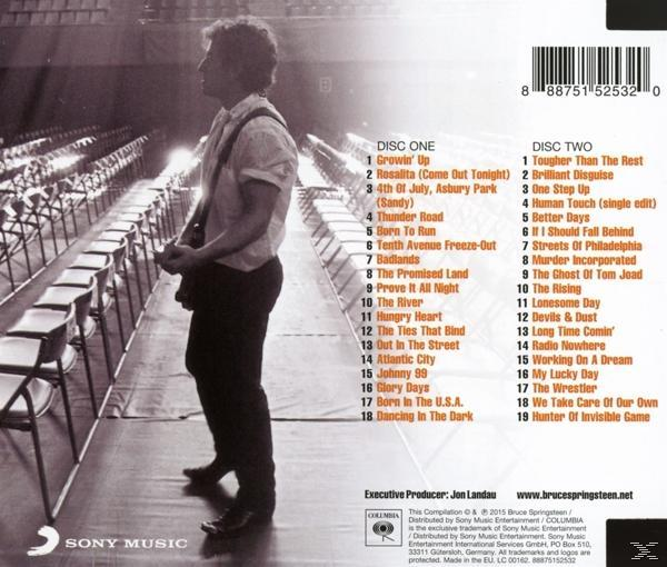 CD-hoes van een man met een gitaar, achtergrond van een podium en een lijst met nummers. Bruce Springsteen.
