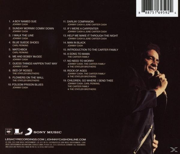 Johnny Cash a kamerába énekel, bal oldalon számlista, alul logókkal.