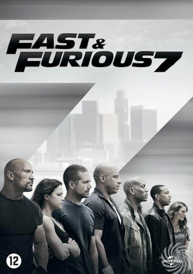 Fast & Furious 7 dvd-hoes. De hoofdcast staat voor een skyline.