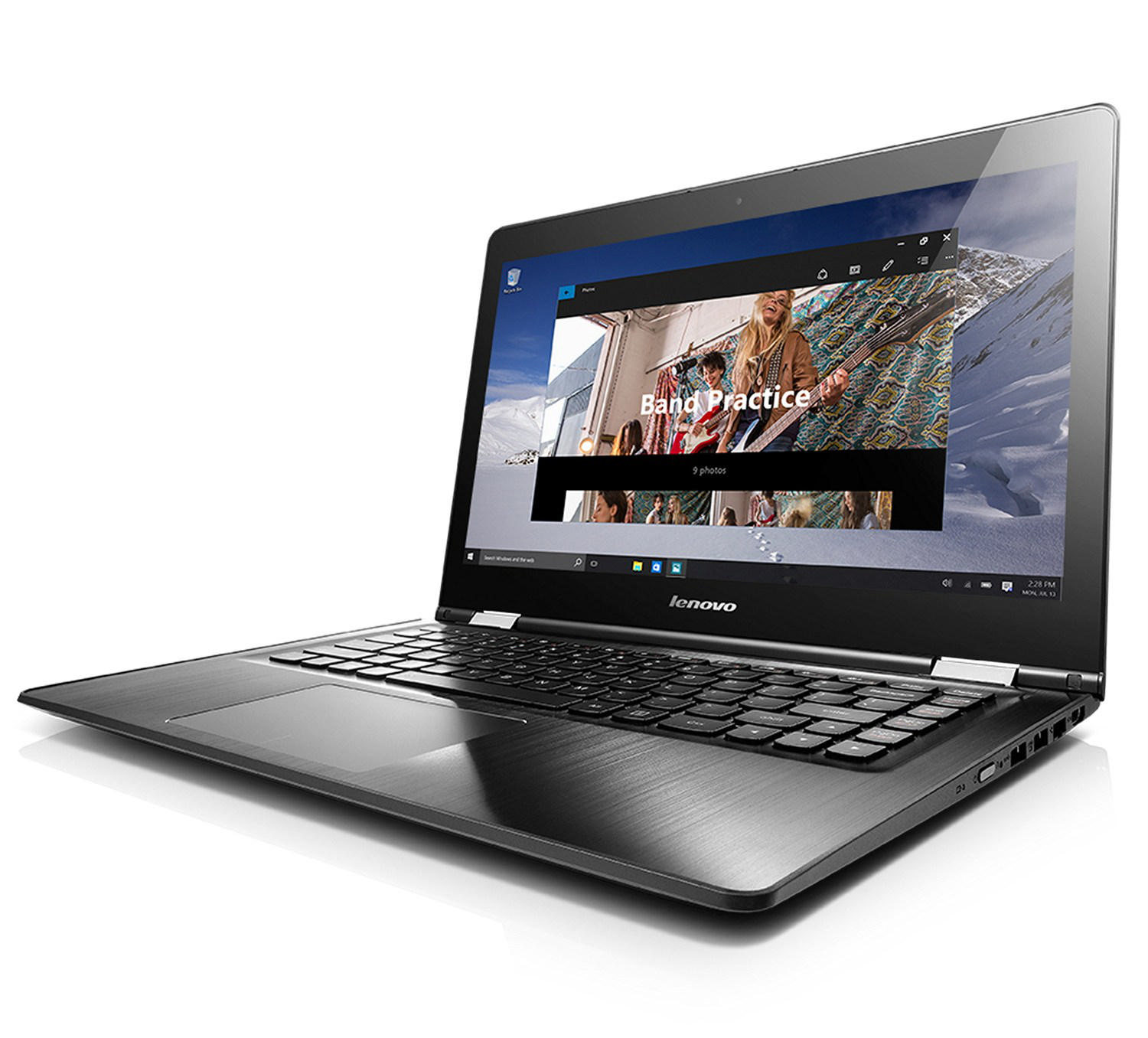 Lenovo dizüstü bilgisayar, beyaz bir yüzey üzerinde, ekranda bir grup prova fotoğrafı gösteriyor.