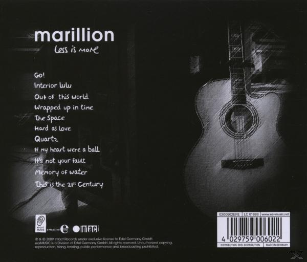 CD-Cover in Schwarzweiß mit einer Gitarre und einer Liste von Songs. Der Titel 'less is more' ist sichtbar.