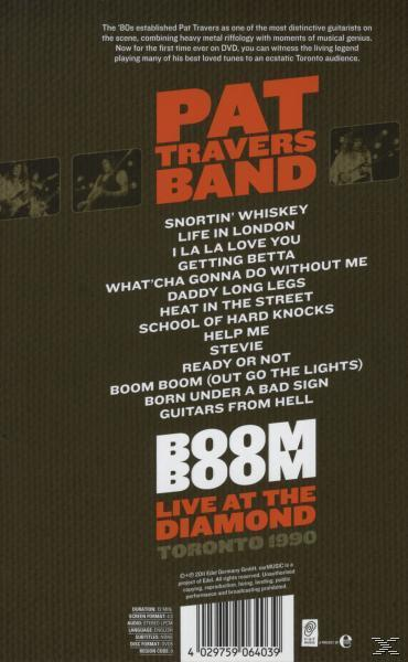 Rückseite einer DVD mit Bandnamen, Songtiteln und Konzertdetails auf dunklem Hintergrund.