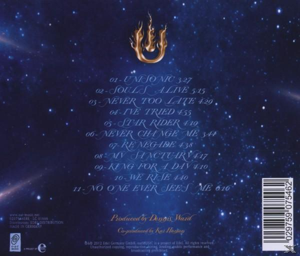 CD-Cover mit sternenklarem Hintergrund und Musiktiteln sowie einem Barcode. Der Titel ist goldfarben.