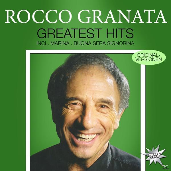 Albumcover: Mann lächelt. Titel: Greatest Hits. Hintergrund: grün, mit Text.