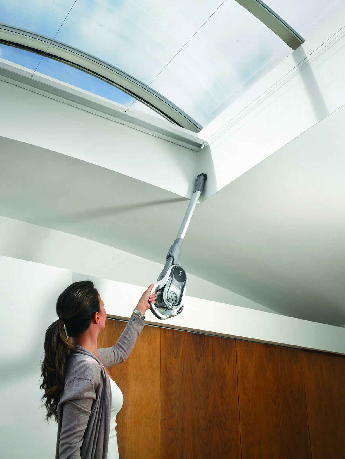 BLACK & DECKER ORA HVFE2150L 21.6V/40W Li-ion Dikey 12 Siklonik Filtre Sistemli Şarjlı Süpürge