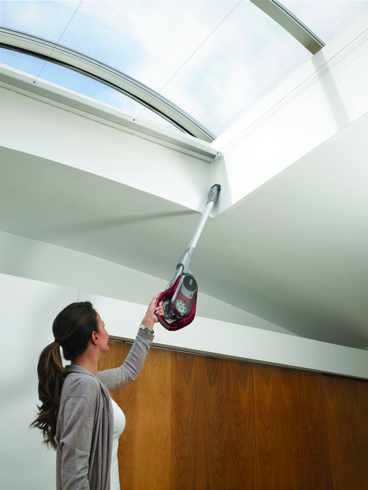BLACK & DECKER ORA HVFE2150LR 21.6V/40W Li-ion Dikey 12 Siklonik Filtre Sistemli Şarjlı Süpürge