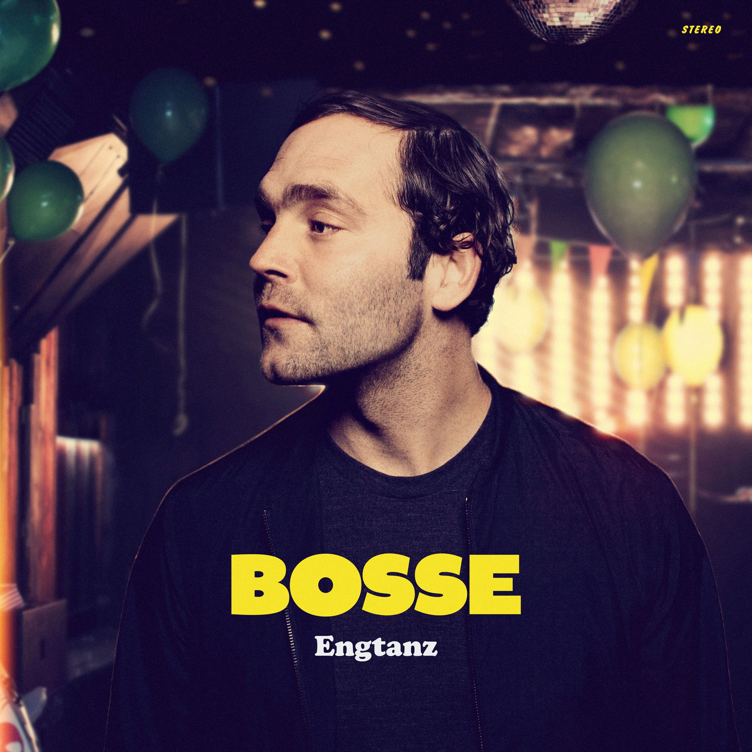 Mann mit dunklen Haaren, der nach links schaut. Der Name 'BOSSE' ist gelb mit 'Engtanz' darunter.