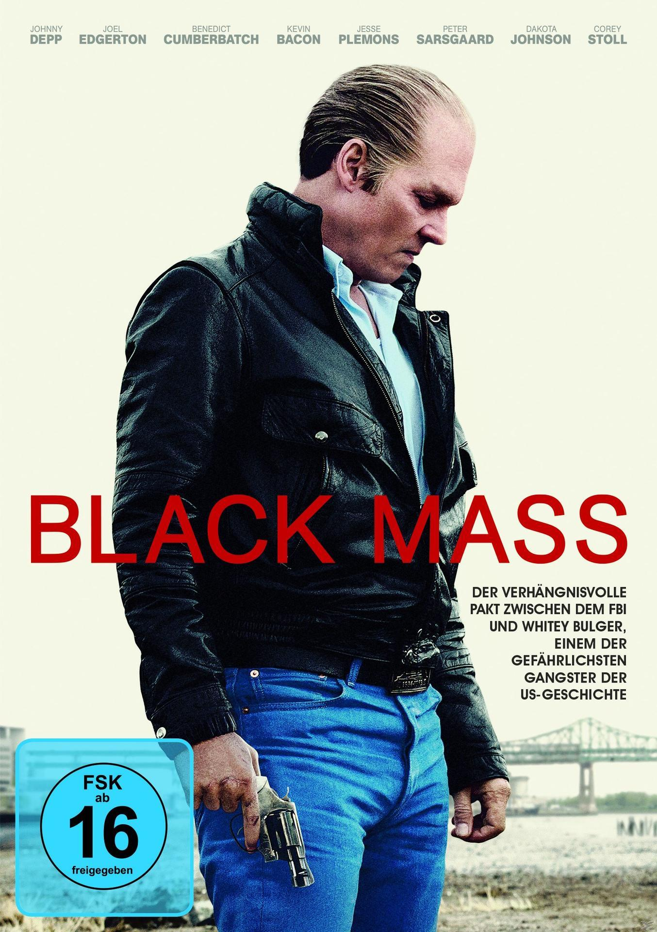 Filmposter: Johnny Depp in schwarzer Lederjacke, hält eine Pistole. Titel: BLACK MASS.