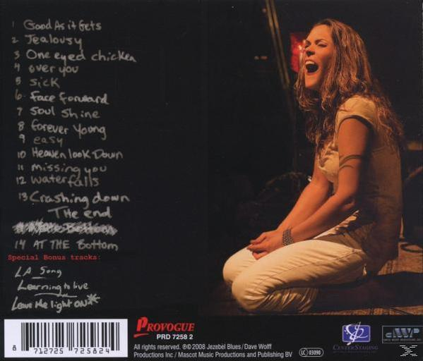 Rückseite eines Musikalbums, listet Songs auf und hat ein Foto einer singenden Frau.