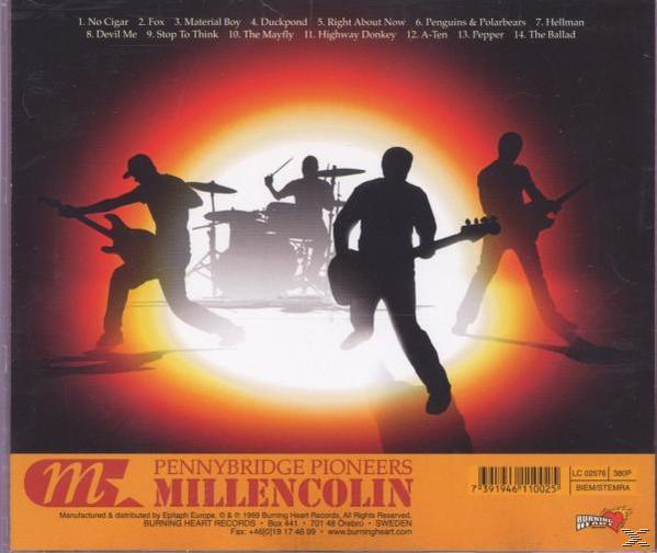 CD-Rückseite mit Bandmitgliedern auf der Bühne. Text und Titelliste oben und unten.