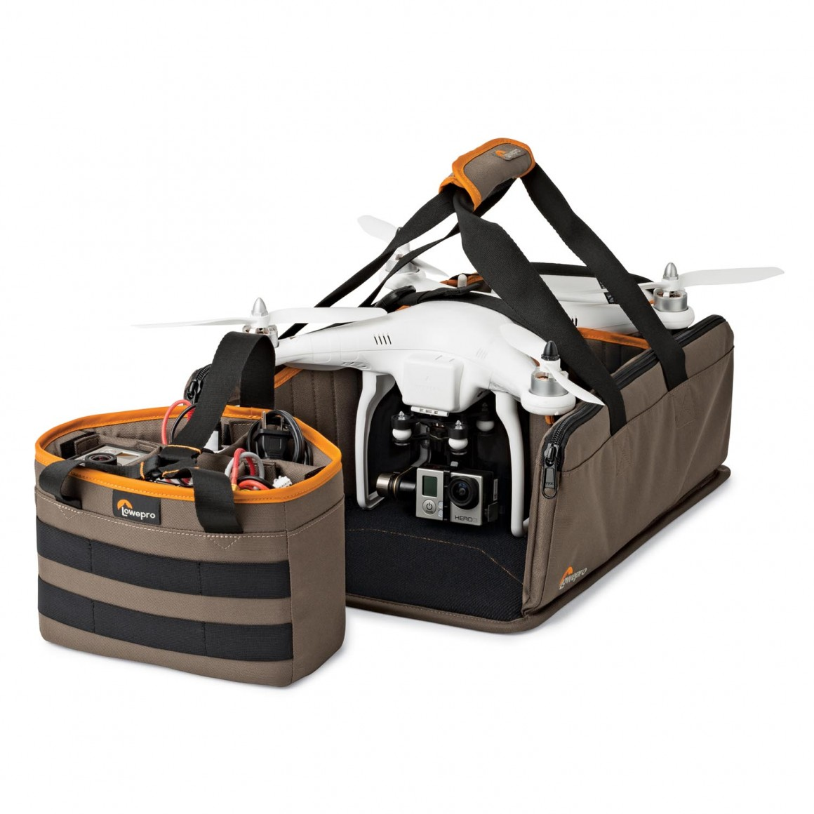 Twee Lowepro drone draagtassen. Eén bevat een drone, de andere accessoires, beide op een witte achtergrond.