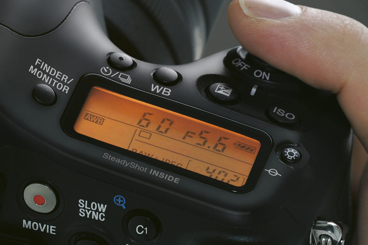 SONY Alpha 68 Kit (ILCA-68K) Spiegelreflexkamera, 24,2 Megapixel, Full-HD, 18-55 mm Objektiv (DT, SAM), Schwarz