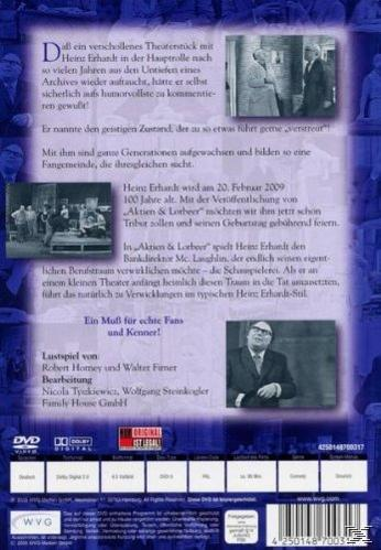 Rückseite einer DVD-Hülle, blau mit Fotos und Text. Enthält Fotos von Männern und Text über einen Film.