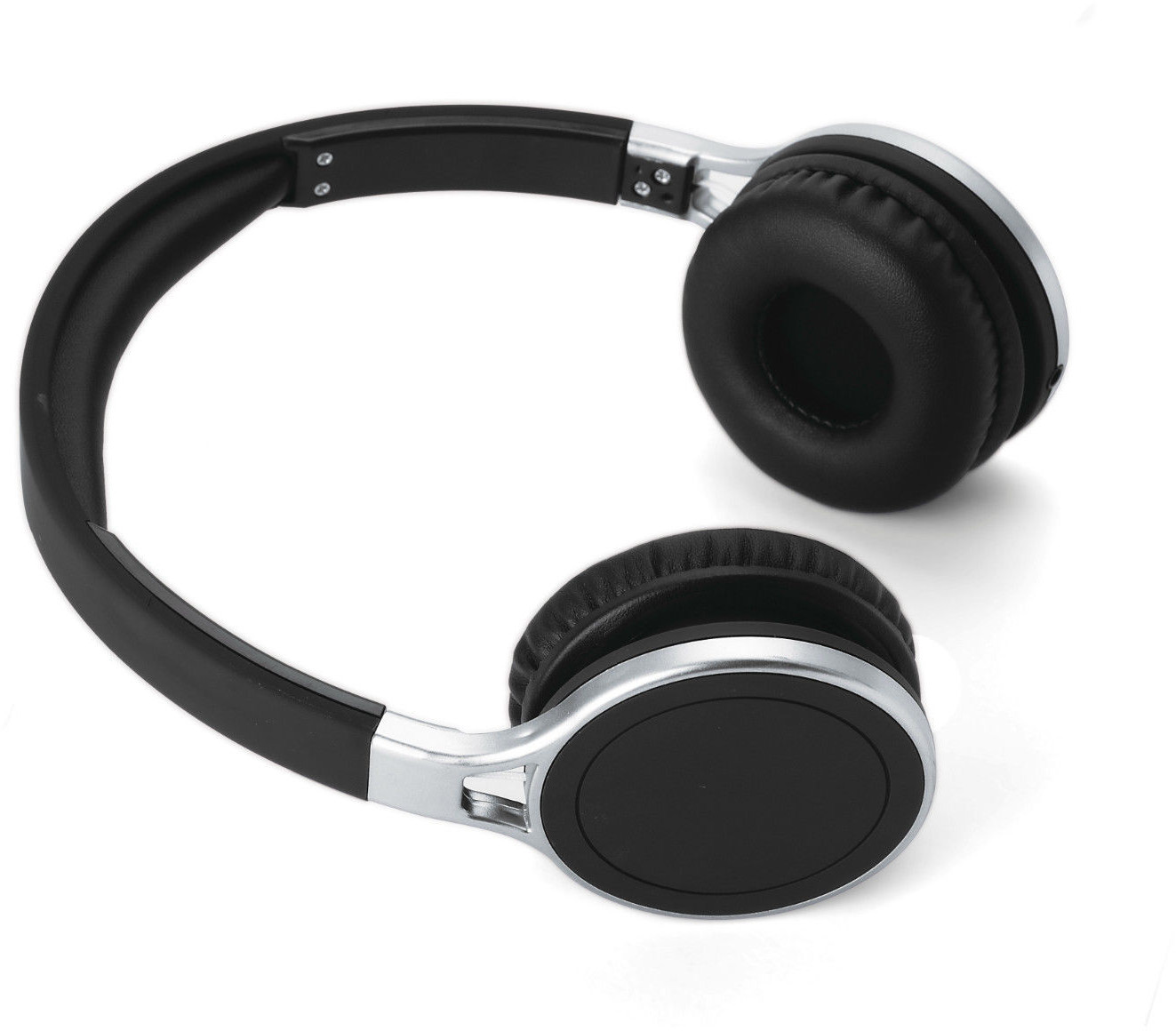 Casque circum-auriculaire, noir et argent. Les écouteurs sont noirs et l'arceau est argenté.