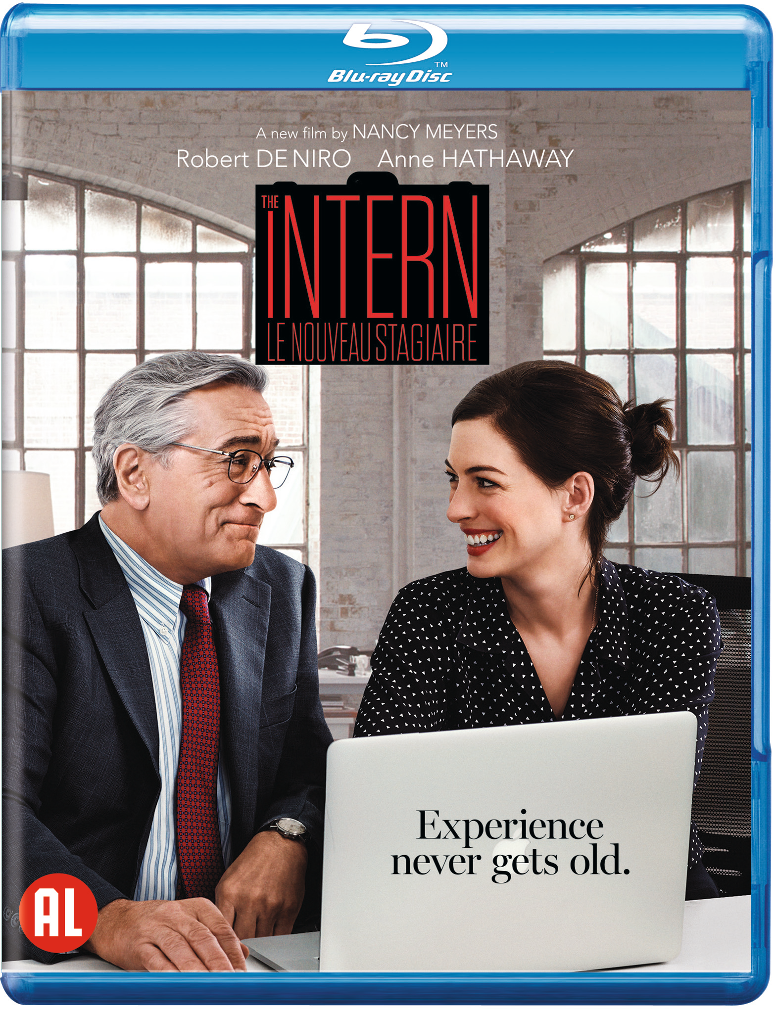 Couverture Blu-ray du film 'Le Nouveau Stagiaire'. Robert De Niro et Anne Hathaway en couverture.