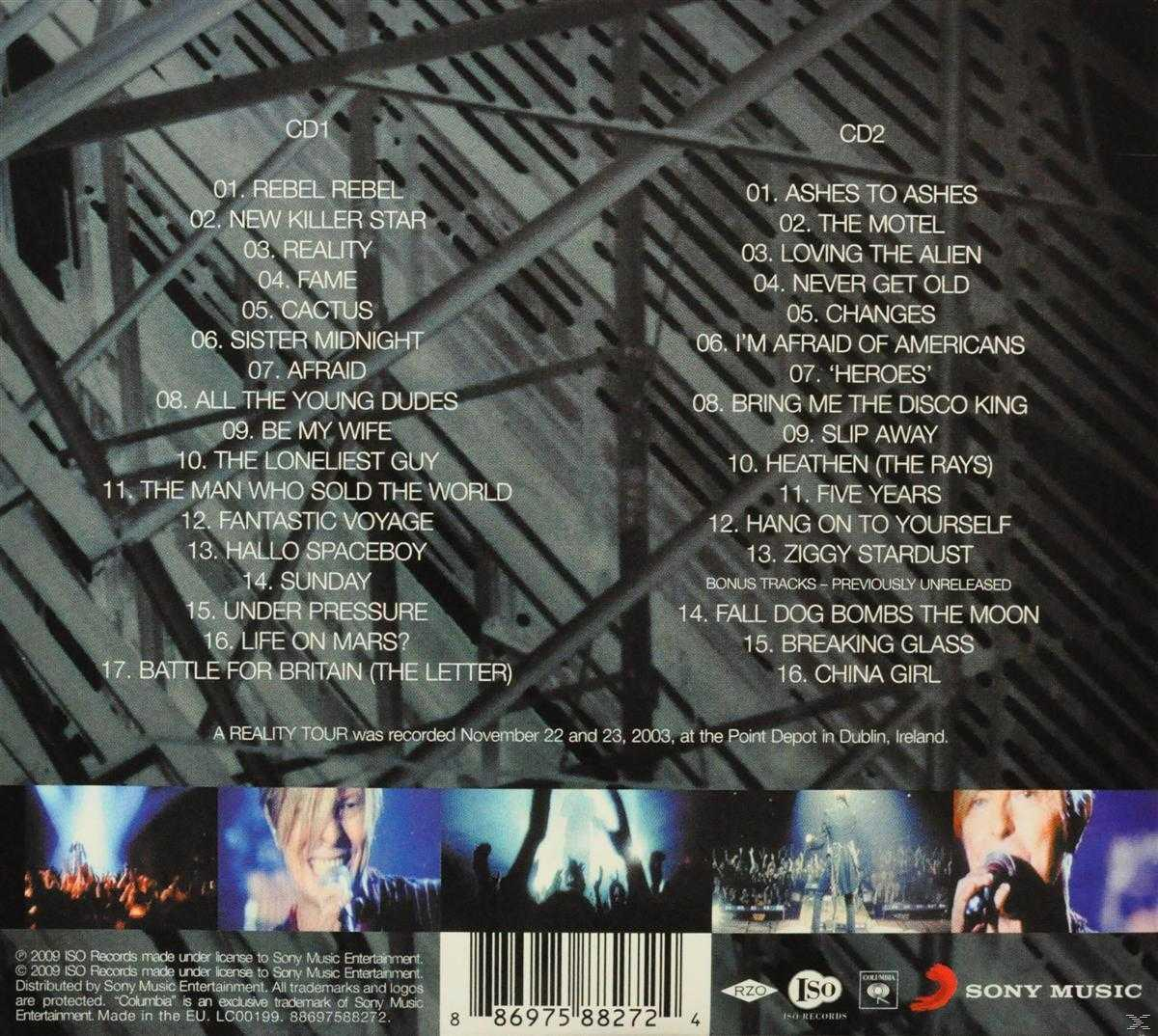 Rückseite einer CD-Hülle mit Titelliste und Credits. Unten ein Konzertfoto.