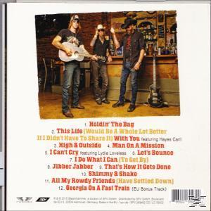 CD-Cover mit drei Männern, einer Gitarre und einer Bar-Kulisse. Text, der Songs auflistet.
