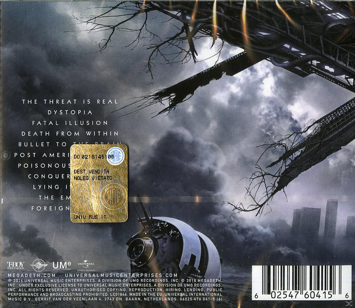 Album-Rückseite mit Titelliste, metallischem Emblem und einem abstrakten, dystopischen Kunststil in dunkler, wolkiger Umgebung.