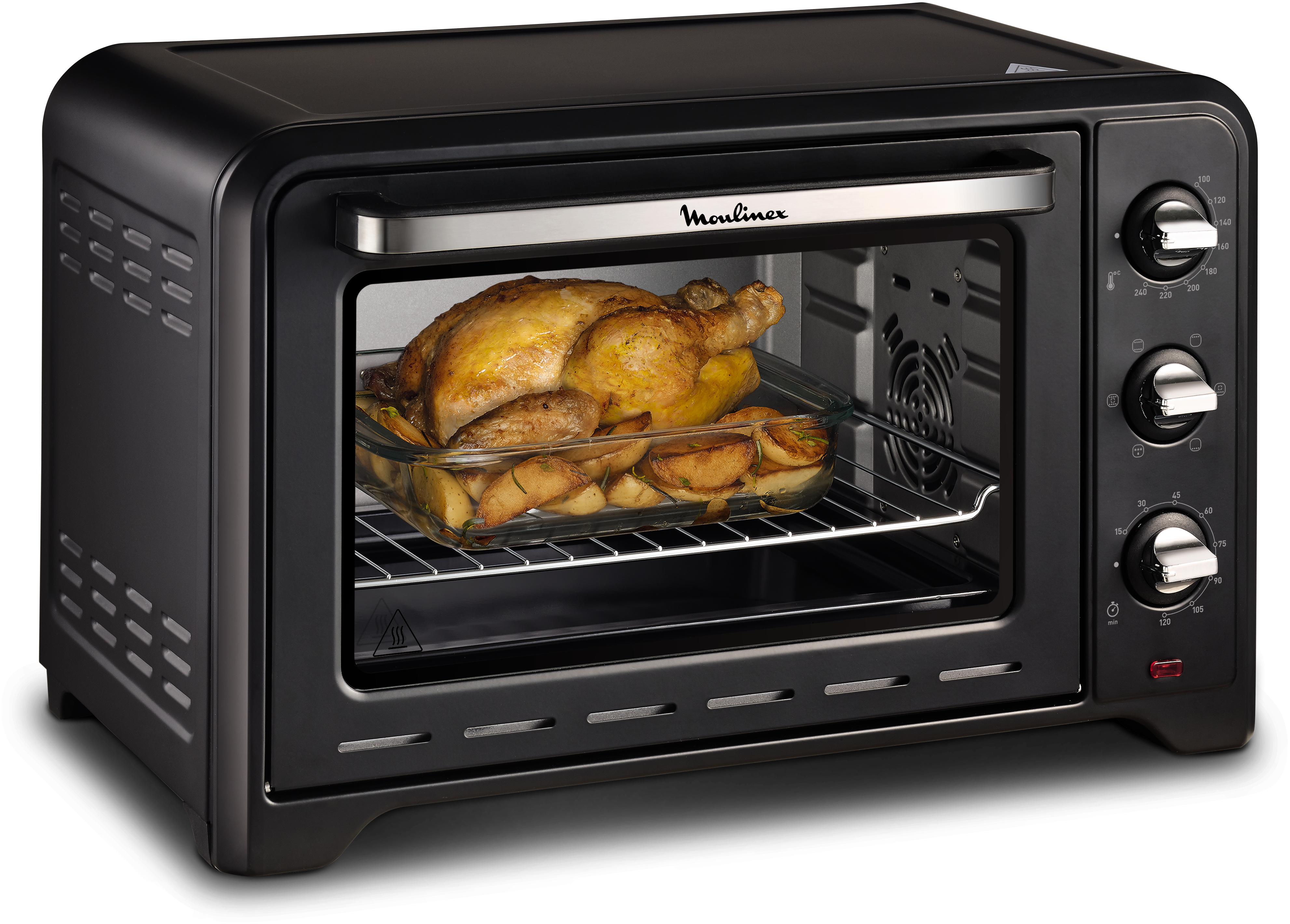 Zwarte oven met een gekookte kip en aardappelen erin. Zwarte buitenkant, zilveren handvat.