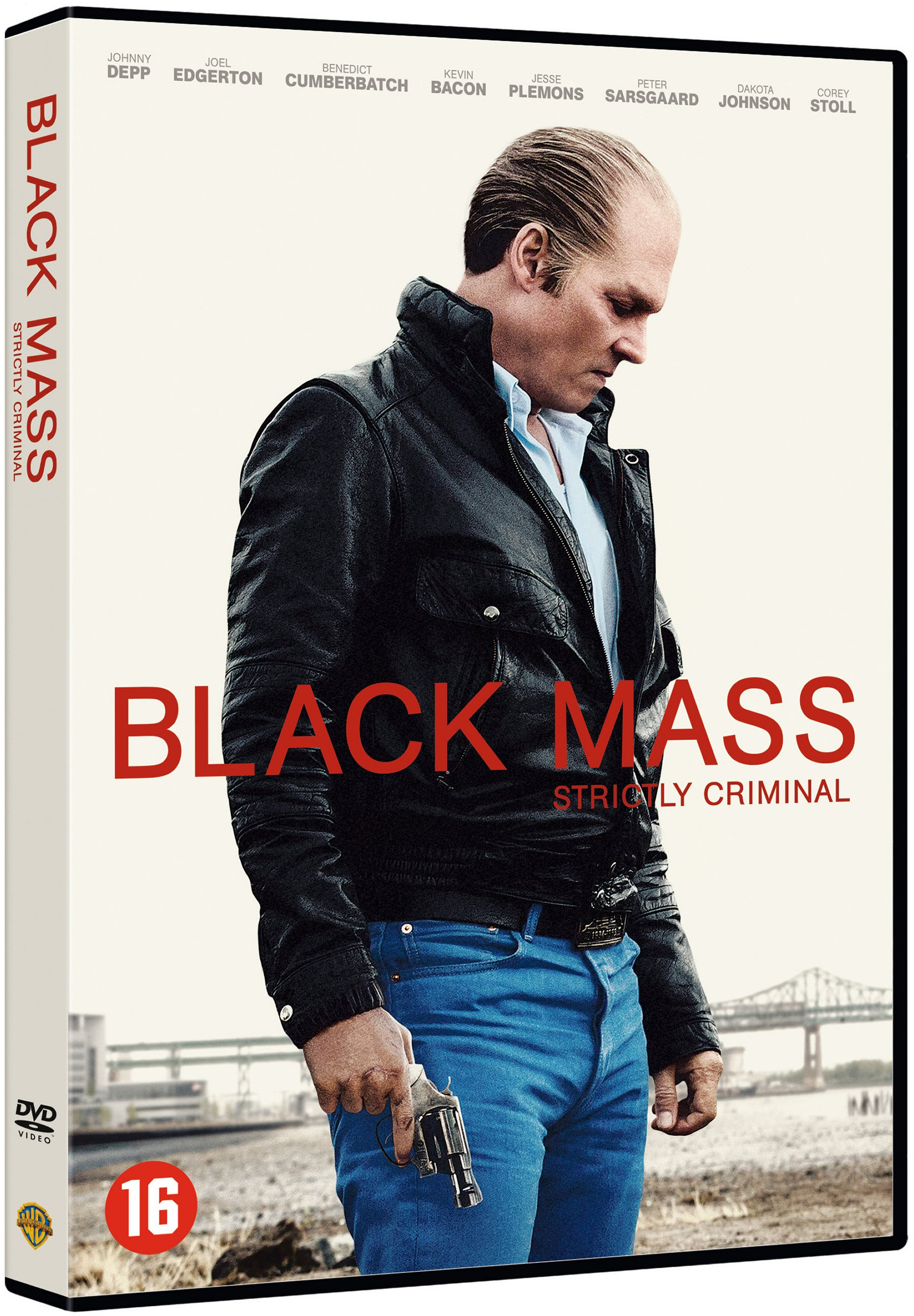 Pochette de DVD. Johnny Depp en veste noire tenant une arme. Le titre est Black Mass, Strictly Criminal.