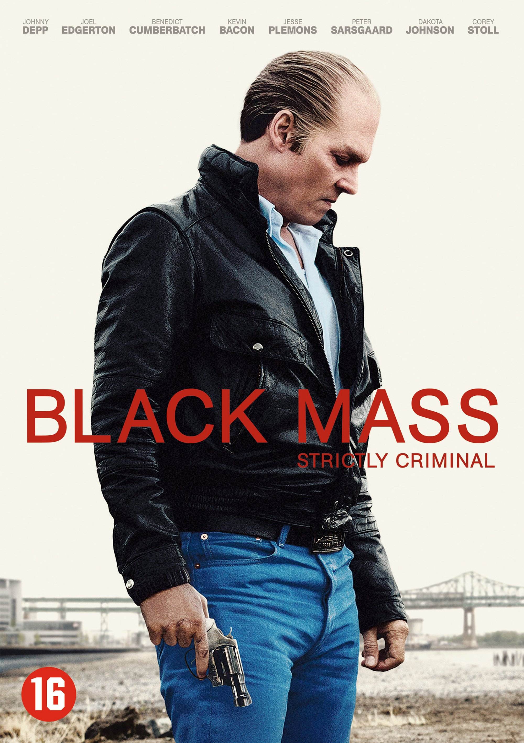 Affiche du film Black Mass. Johnny Depp tient une arme, porte une veste en cuir. Texte rouge : Black Mass. Arrière-plan : ville, pont.
