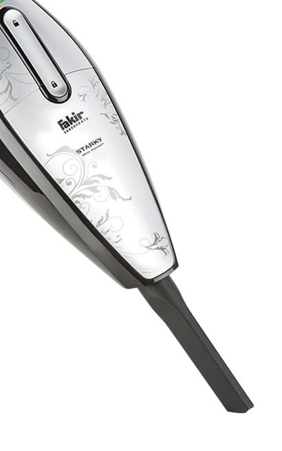 Nahaufnahme eines silber-schwarzen Handstaubsaugers mit Düse und dem Markennamen Fakir.