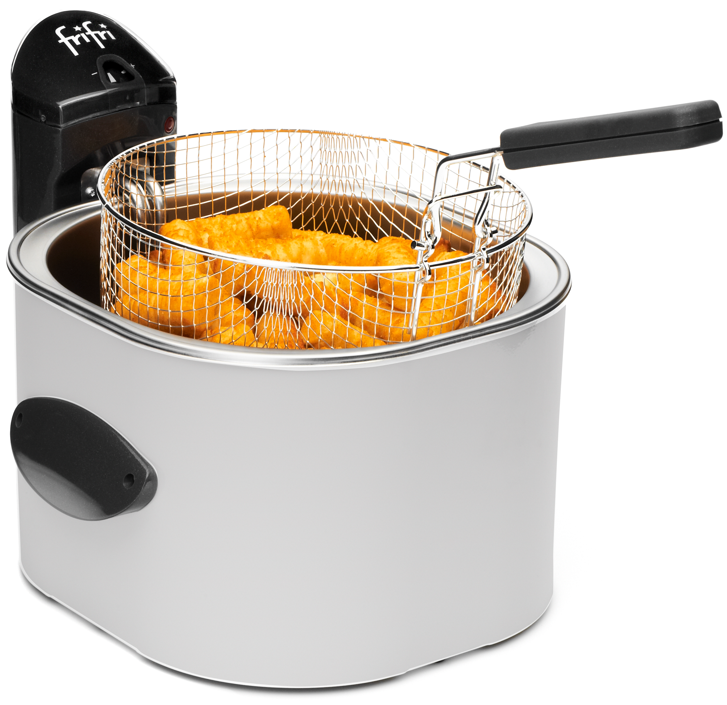 Friteuse met een mandje frietjes erin. Zilver met een zwarte bovenkant. Witte achtergrond.